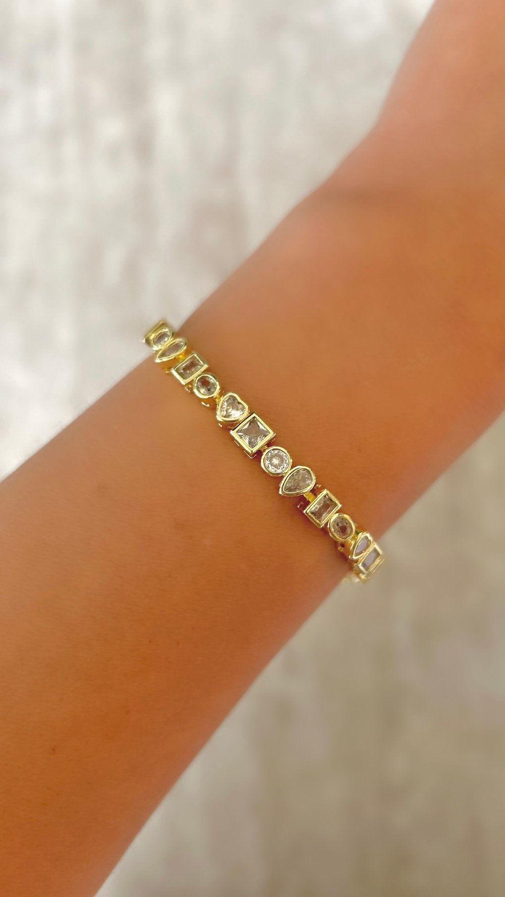 Geometrik Taşlı Gold Bileklik