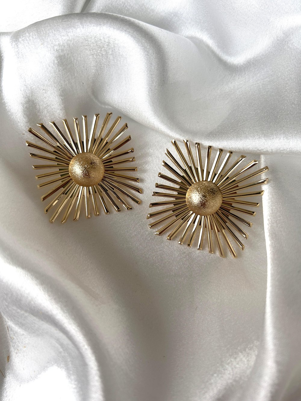 GOLD VİNTAGE ÇELİK KÜPE