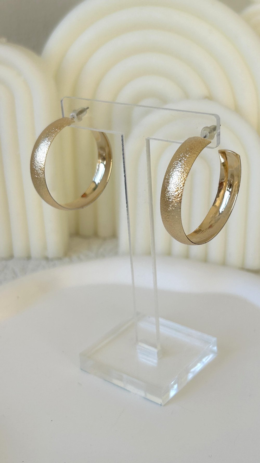 Halka Dokulu 3 cm Gold Küpe