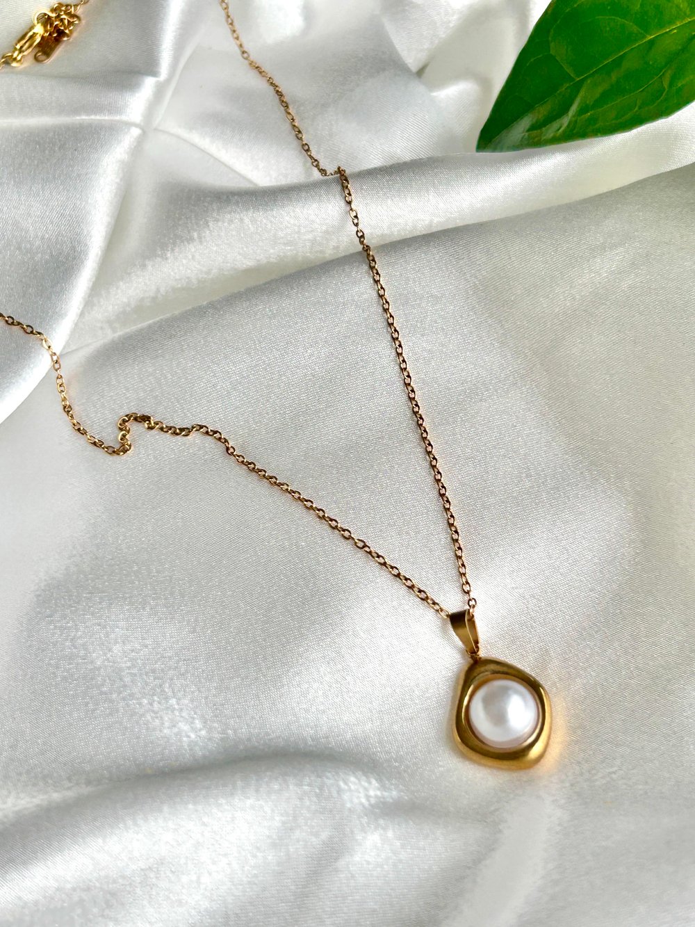 İNCİ GOLD ÇELİK KOLYE