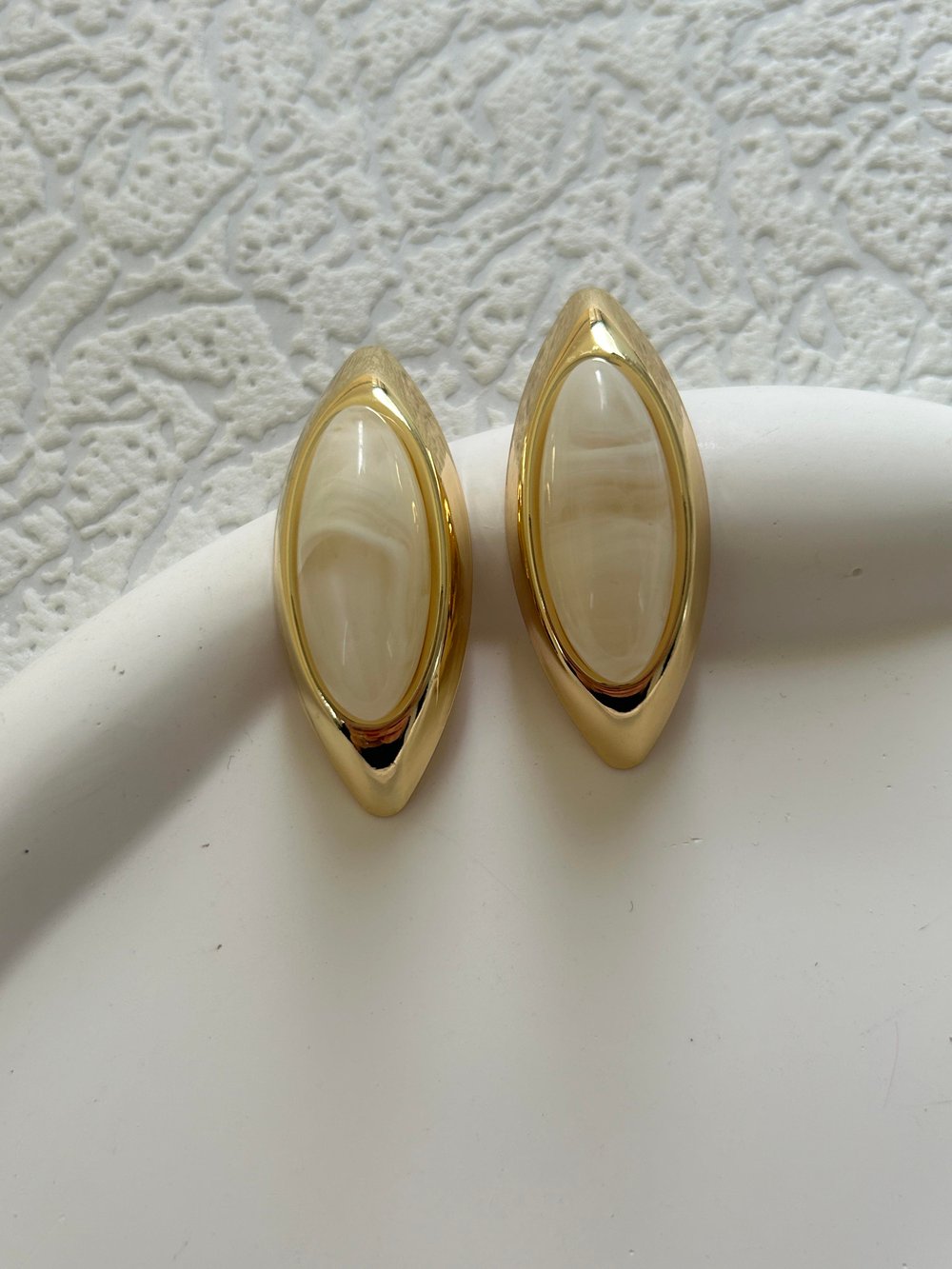 İnci Gold Oval Tasarım Küpe
