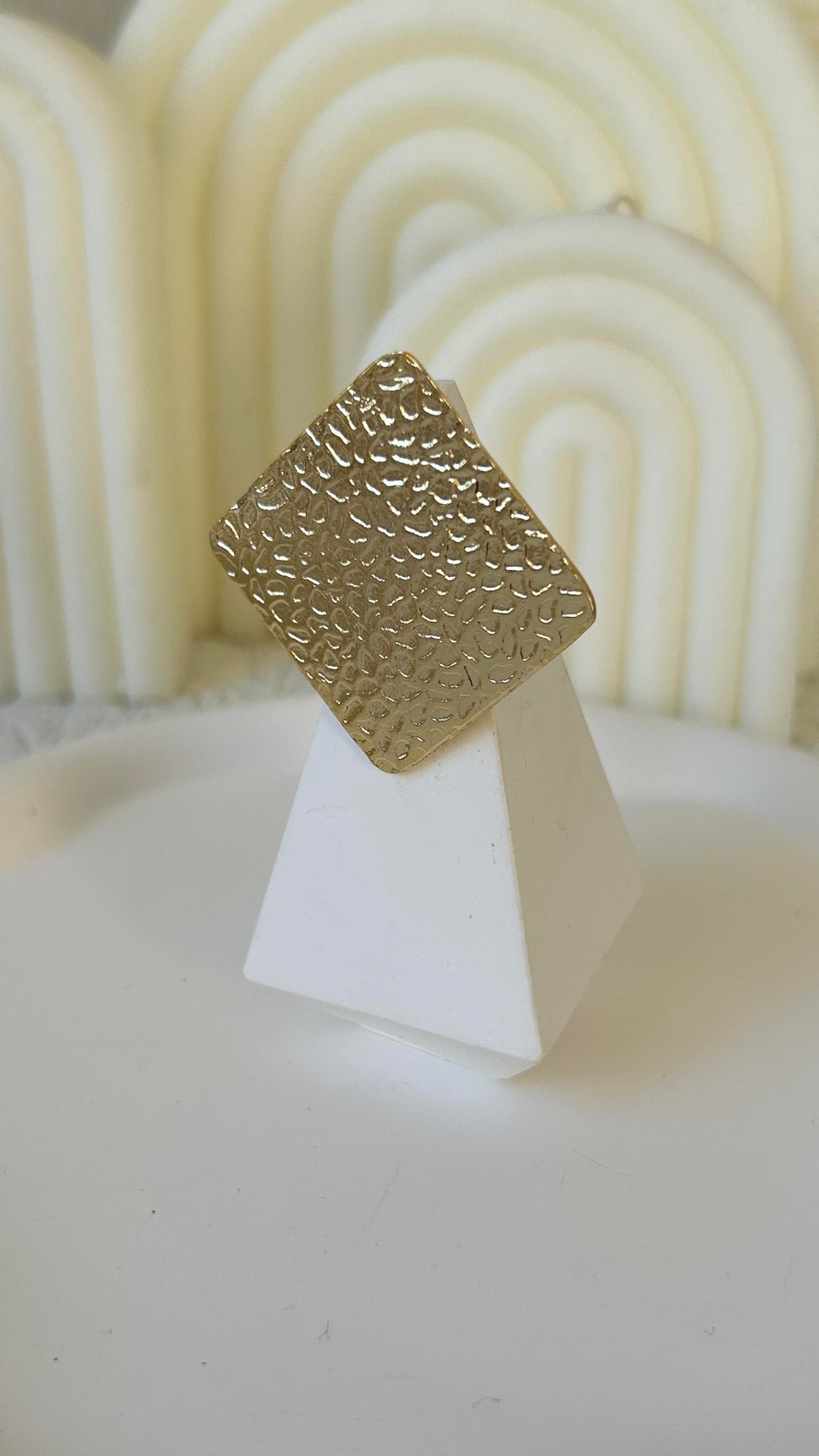 Kare Tasarım Dokulu Ayarlanabilir Gold Yüzük
