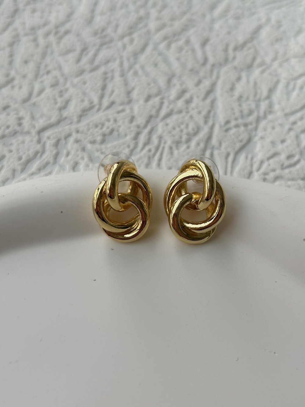 Minimal Sarmal Tasarım Gold Küpe
