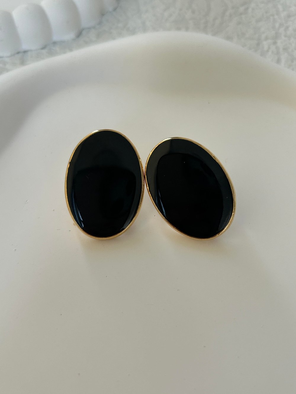 Oval Siyah Gold Küpe