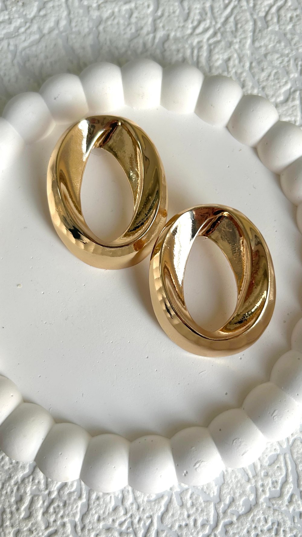 Oval Tasarım Gold Küpe