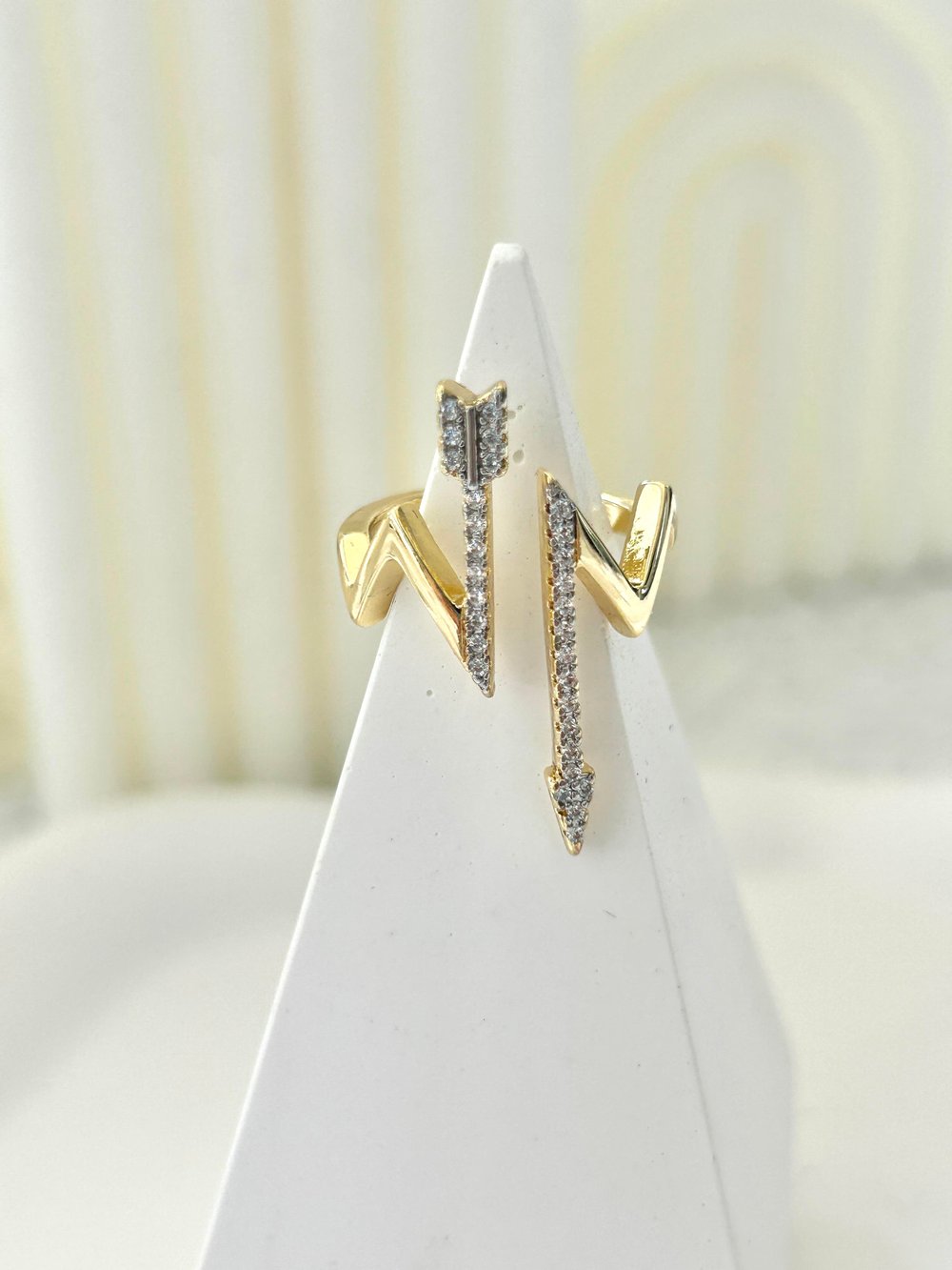 Premium Ok Tasarım Zirkon Taşlı Yüzük