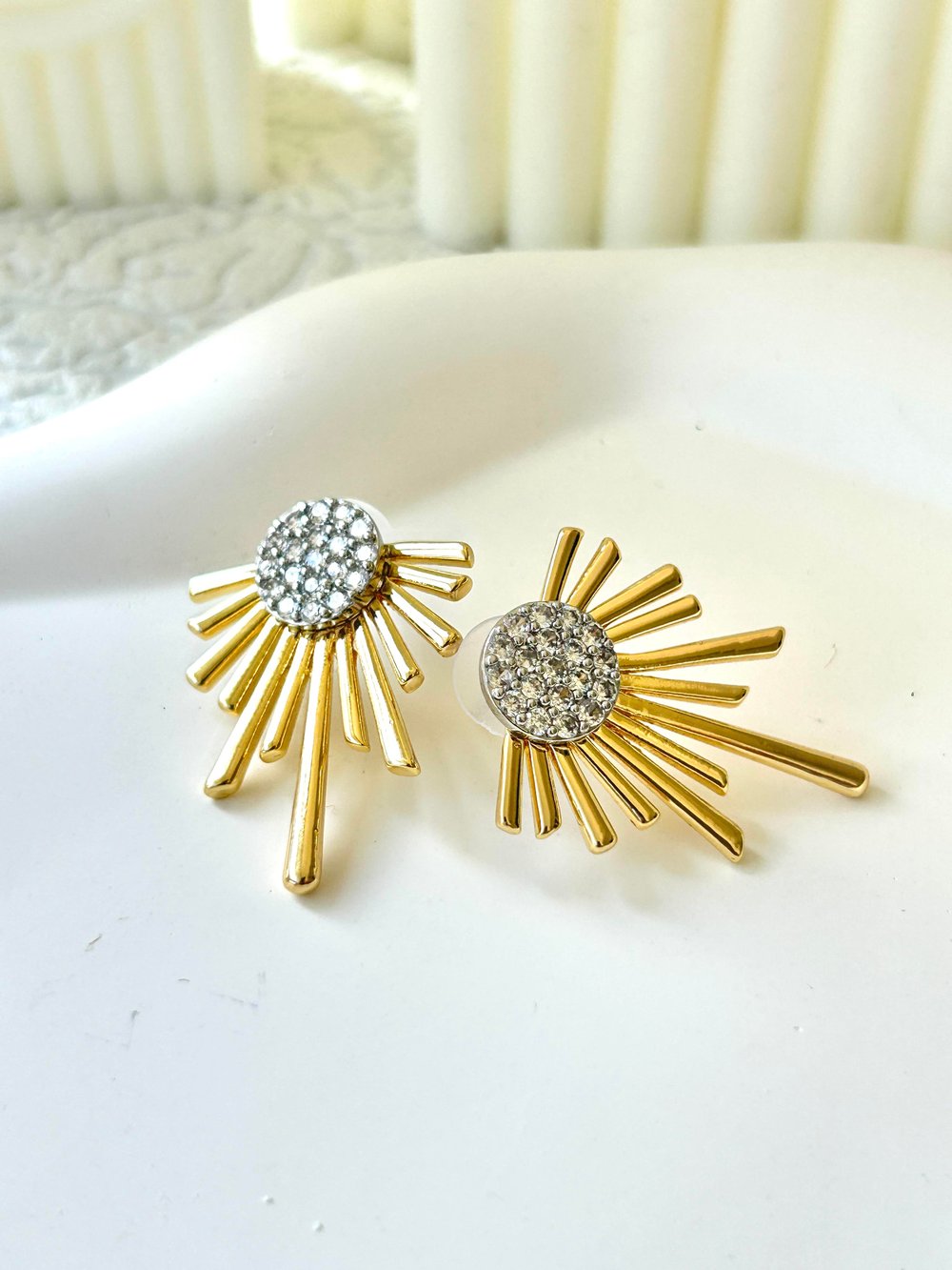 Premium Zirkon Taşlı Tasarım Gold Küpe