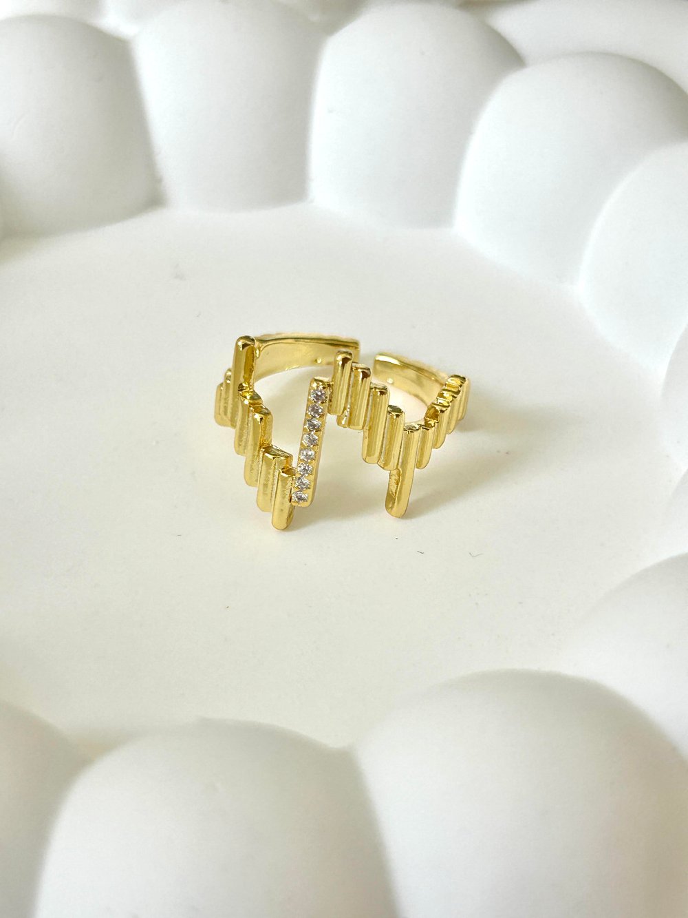 Ritim Model Zirkon Taş Detay Gold Yüzük