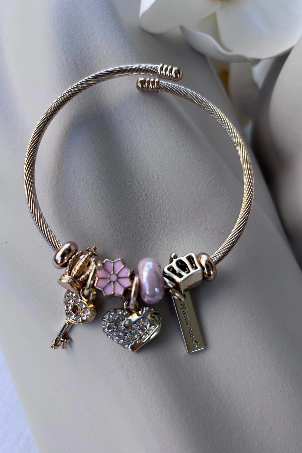 Çelik Gold Charm Bileklik