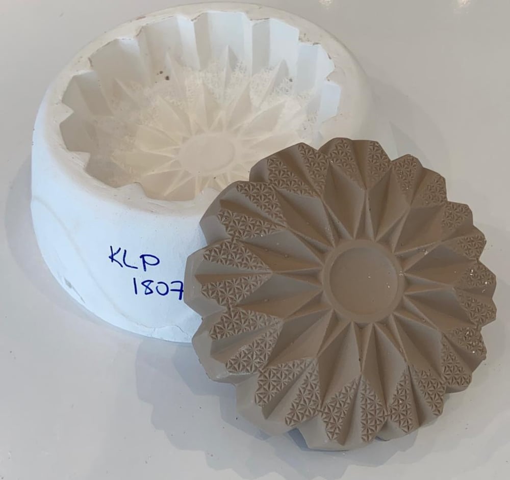 1807-desenli-tabak-kalibi-26d0e7.png