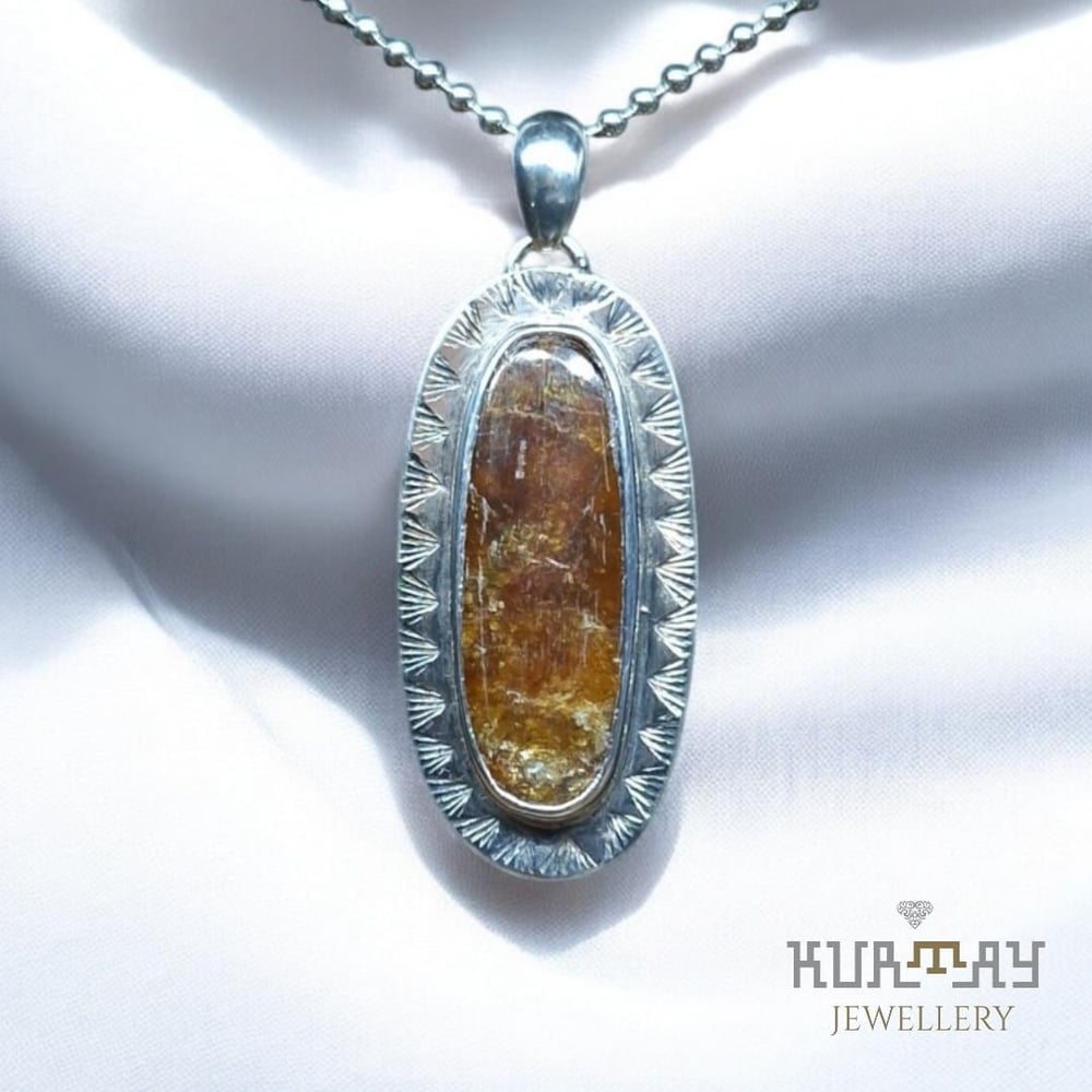 ORANGE KYANITE GEMSTONE 925 STERLING SILVER PENDANT