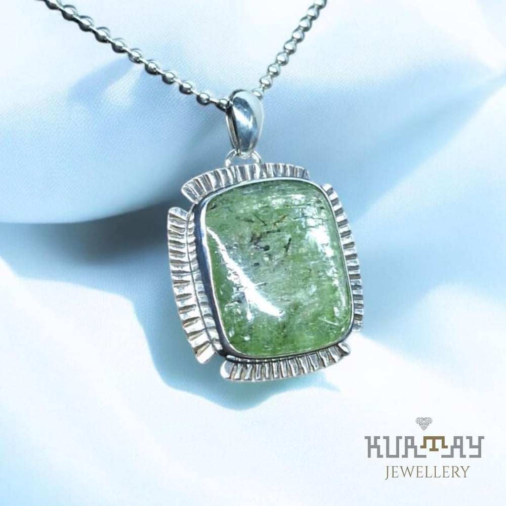 GREEN KYANITE GEMSTONE 925 STERLING SILVER PENDANT