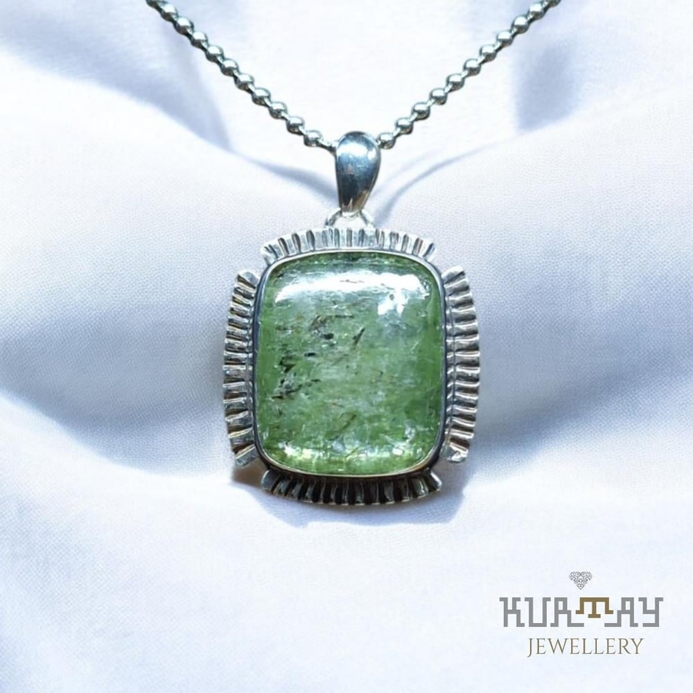 GREEN KYANITE GEMSTONE 925 STERLING SILVER PENDANT