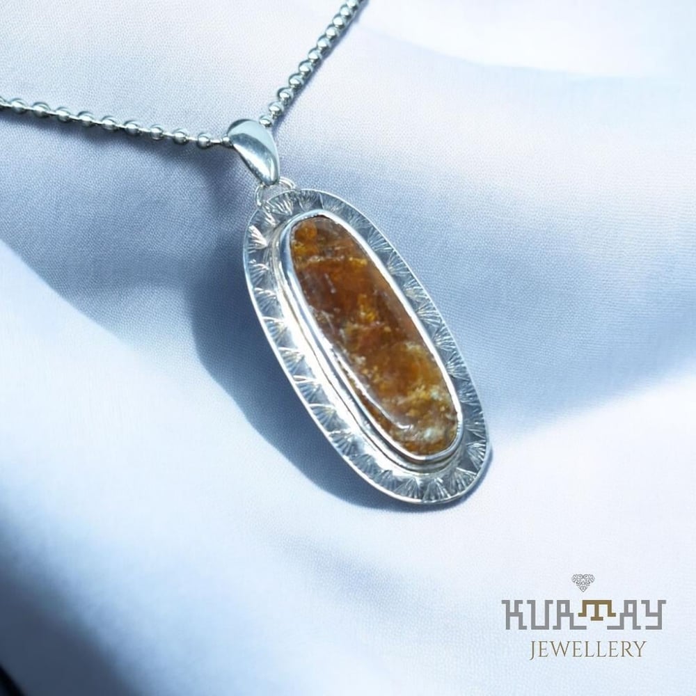 ORANGE KYANITE GEMSTONE 925 STERLING SILVER PENDANT