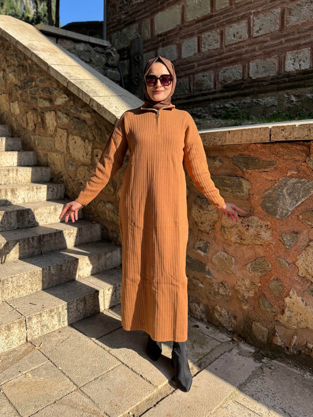 FERMUARLI TRİKO ELBİSE TABA