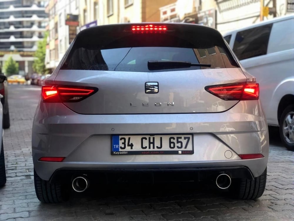 SEAT LEON MK3 2017-2020 TEKLİ SAĞ SOL ÇIKIŞ DİFÜZÖR