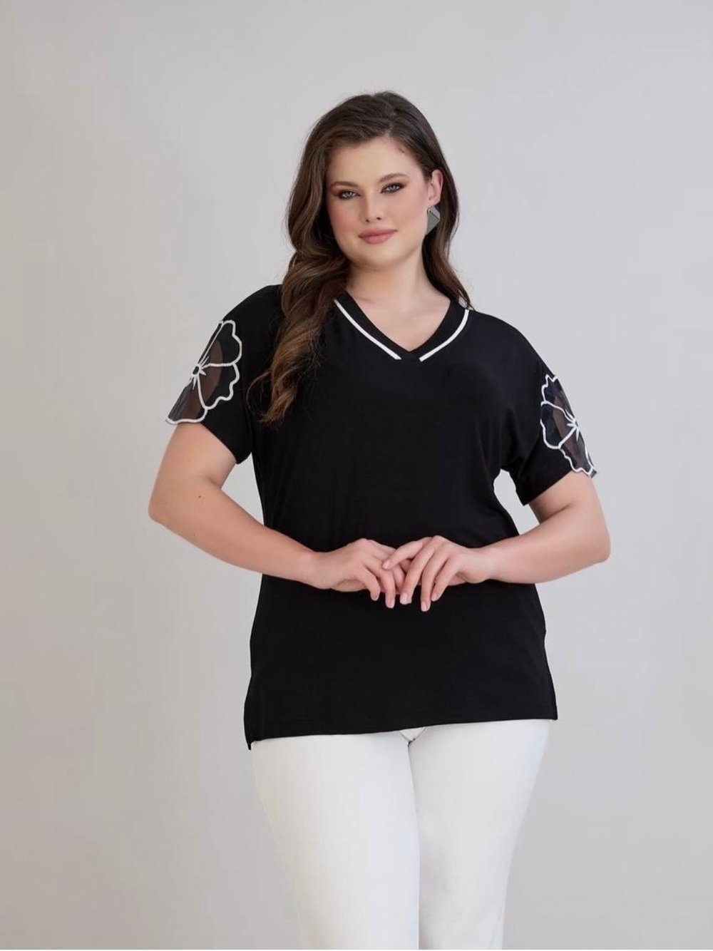 Kadın Yonca Kol Desenli V Yaka Siyah Şık Penye Tshirt