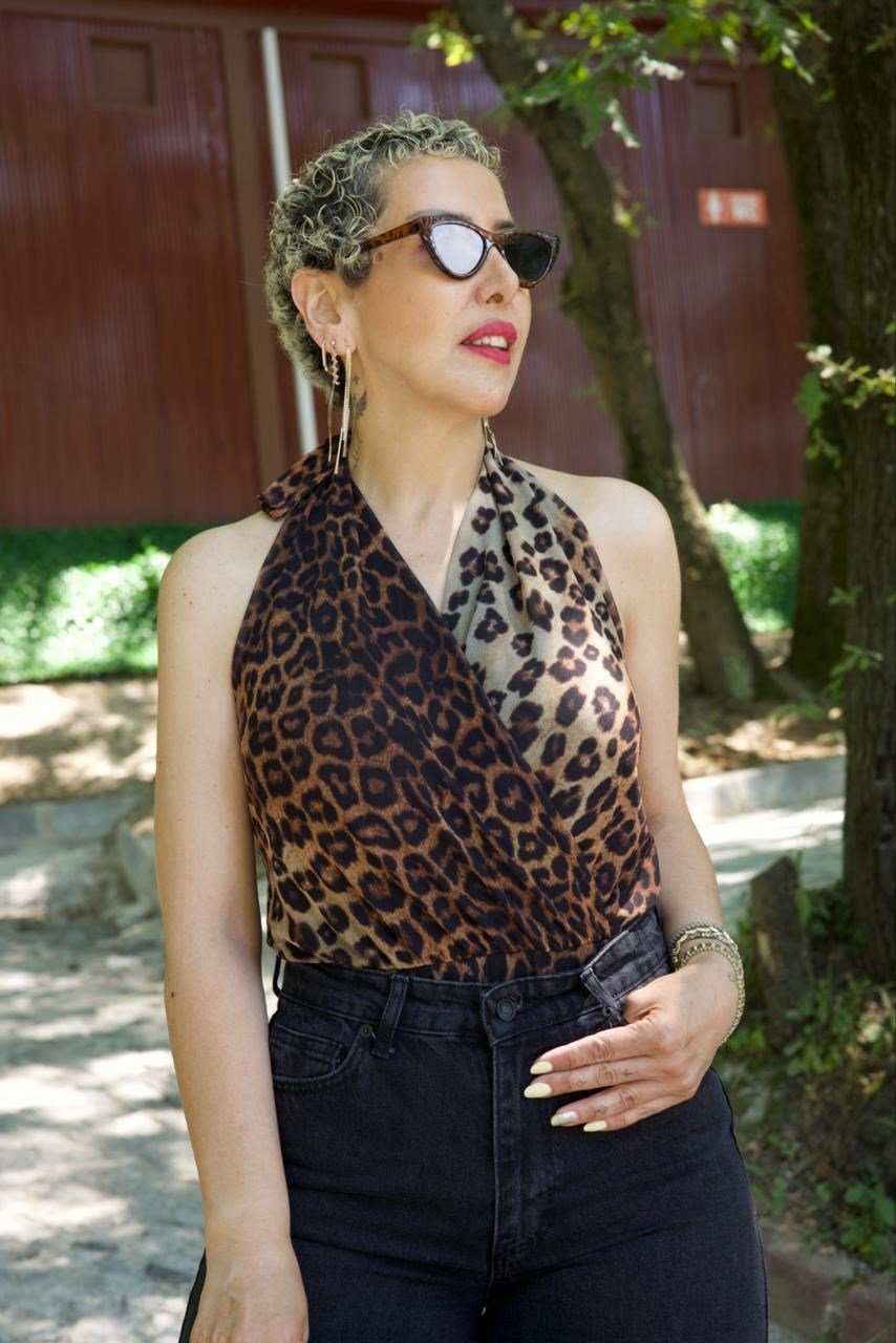 Leopar Desenli Sırt Açık Bluz - 1185