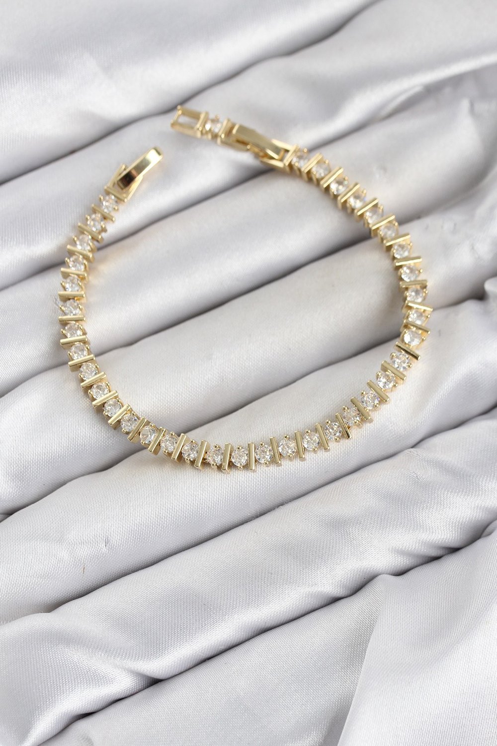 CM Şerit Model Zirkon Taşlı VIP Seri Gold Renk Pirinç Kadın Bileklik