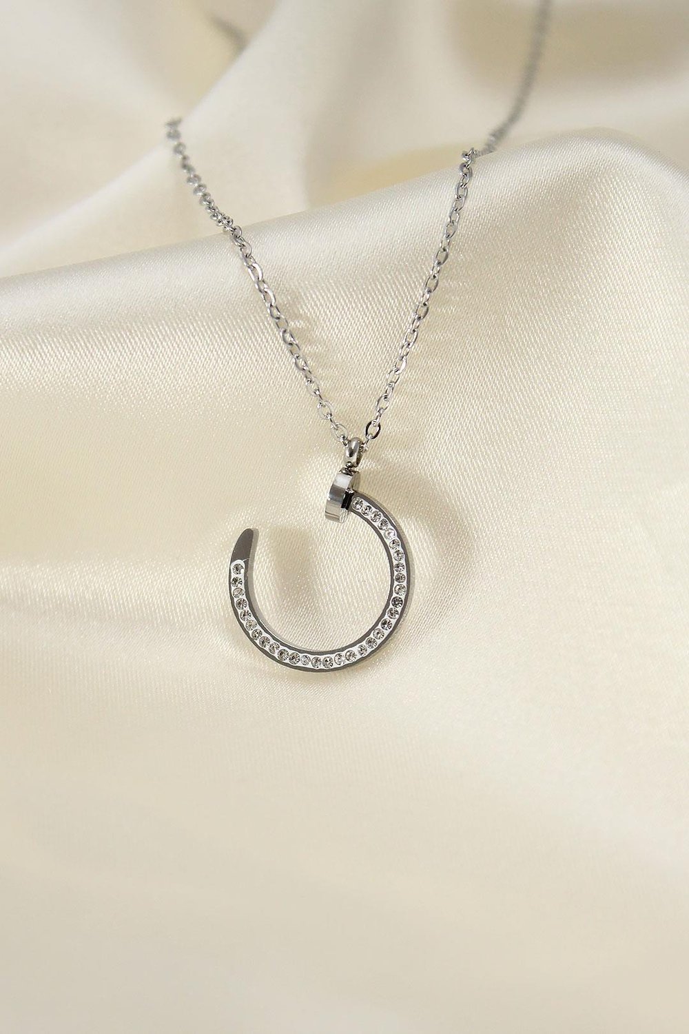 Çelik Silver Renk Zirkon Taşlı Çivi Model Kadın Kolye