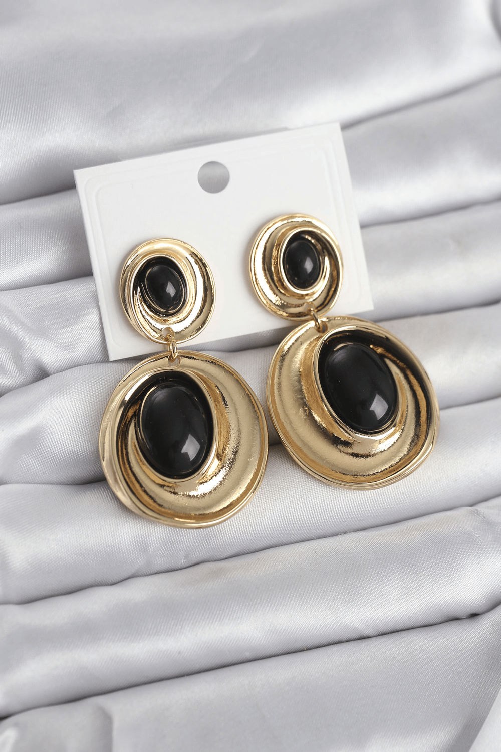 Siyah Sallantılı Damla Model Gold Renk Vintage Kadın Küpe