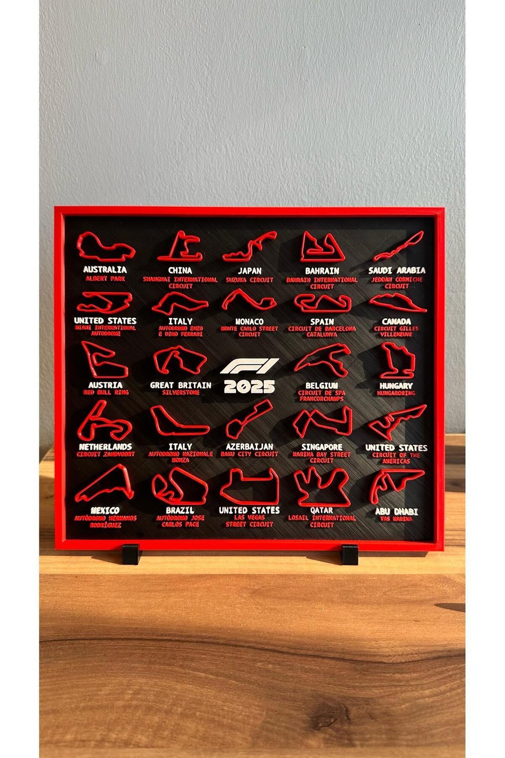 F1 Yarış Pistleri Tablosu Standlı (3D)