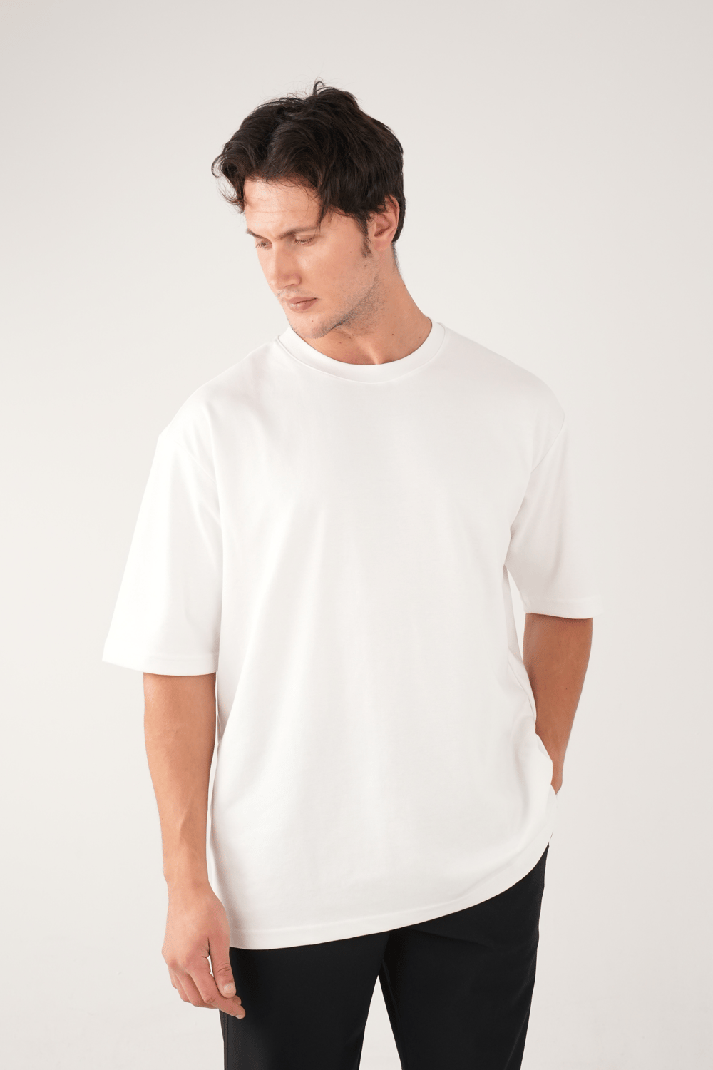 Bisiklet Yaka Beyaz T-Shirt