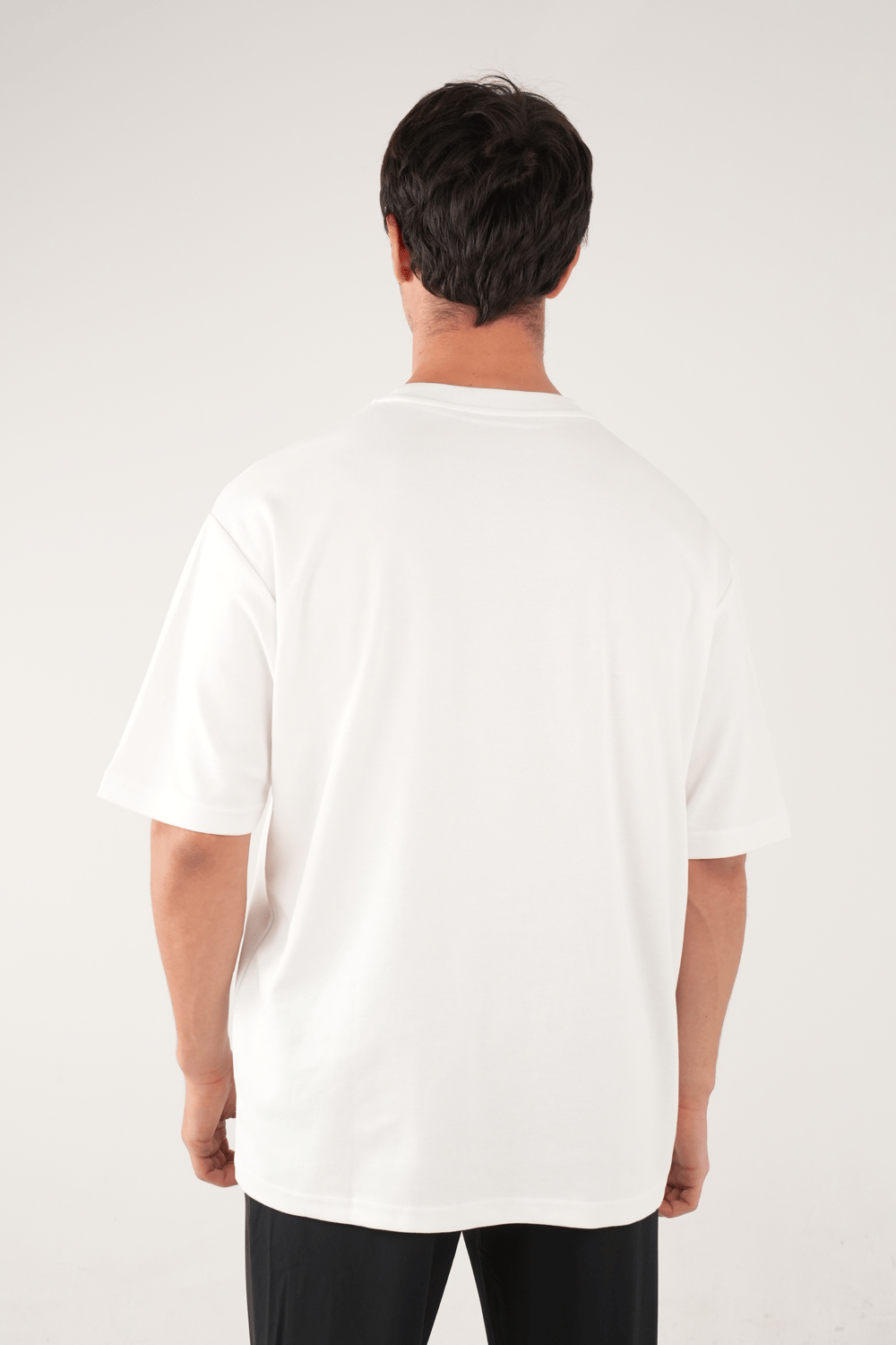 Bisiklet Yaka Beyaz T-Shirt