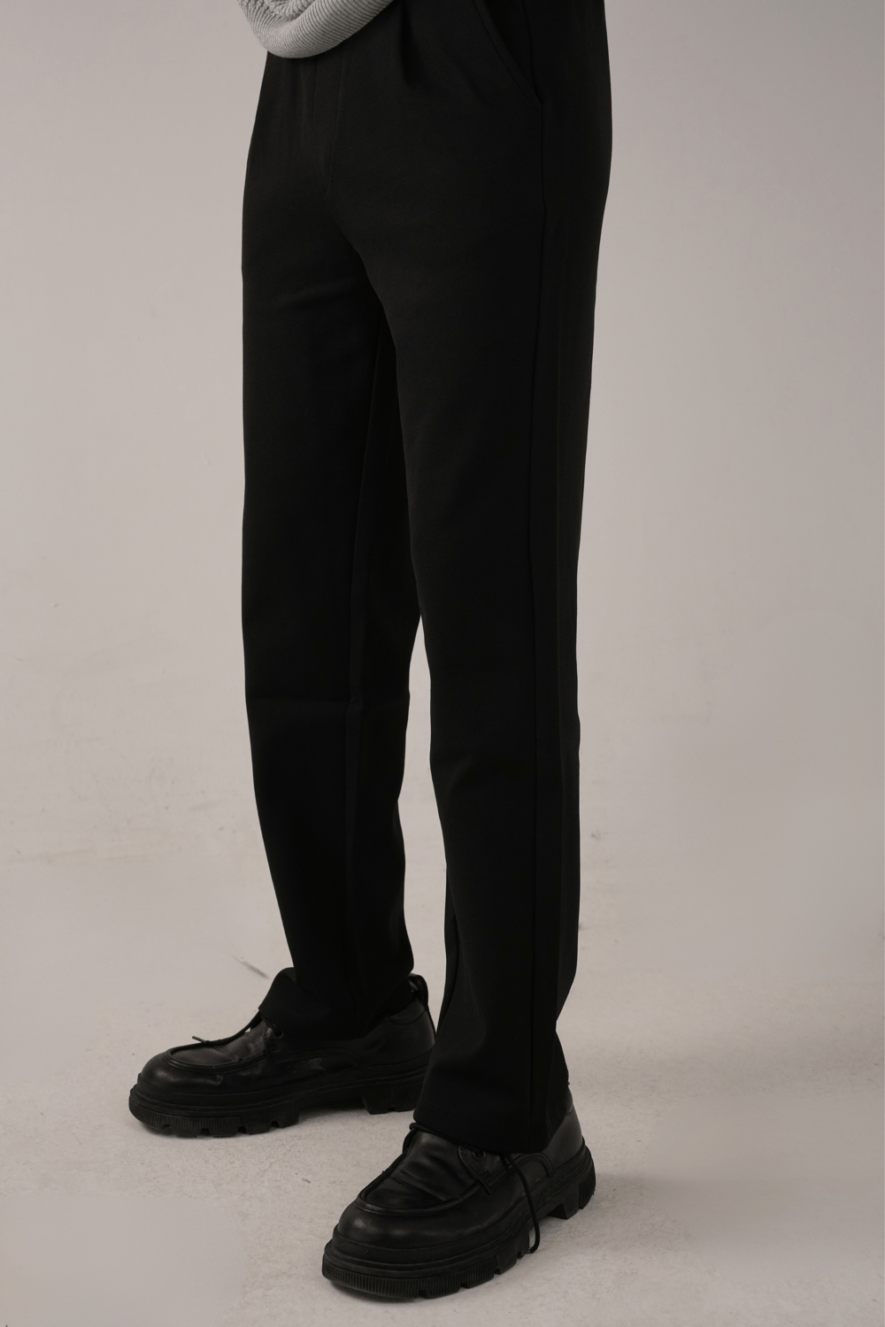 Siyah Pamuk Karışımlı Relaxed Fit Pantolon