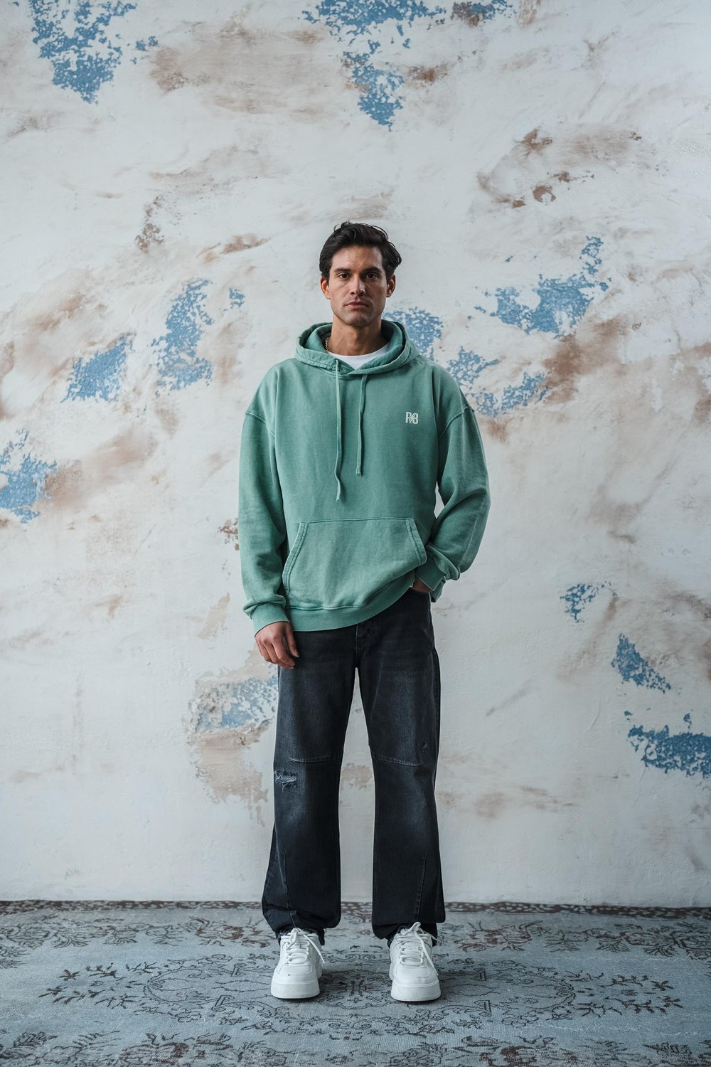 YEŞİL YIKAMALI KAPÜŞONLU SWEATSHIRT