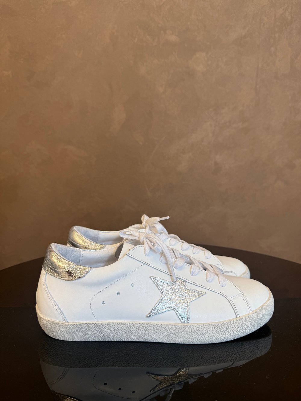 GÜMÜŞ YILDIZ DETAYLI BEYAZ SNEAKER