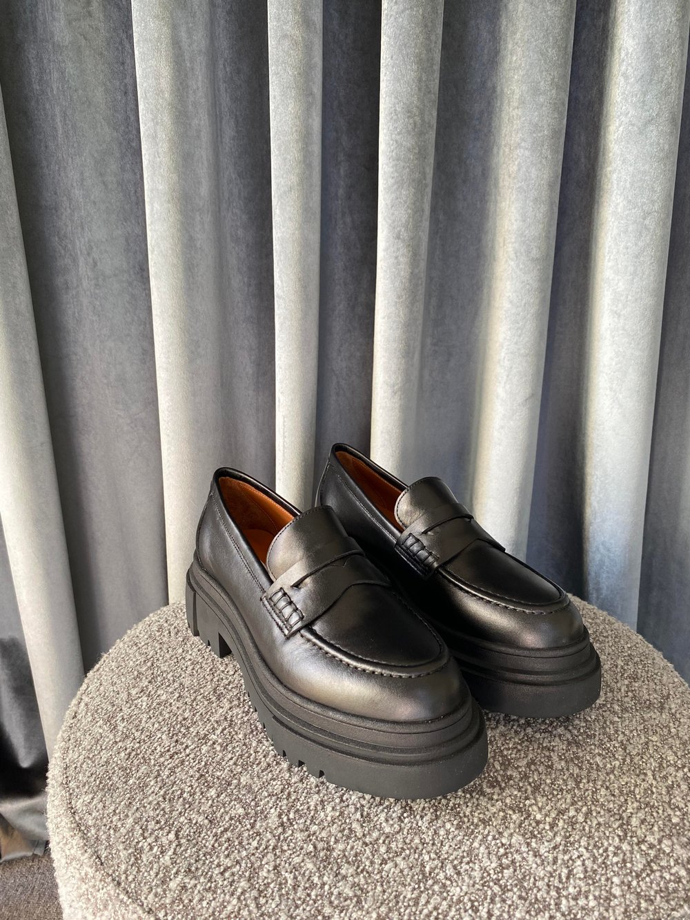 SİYAH KUŞAKLI LOAFER