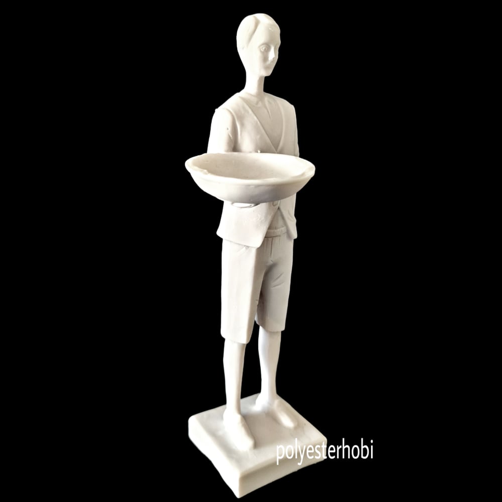 OB 1586 - Genç Erkek Garson Sunum Biblo Ham Polyester Obje