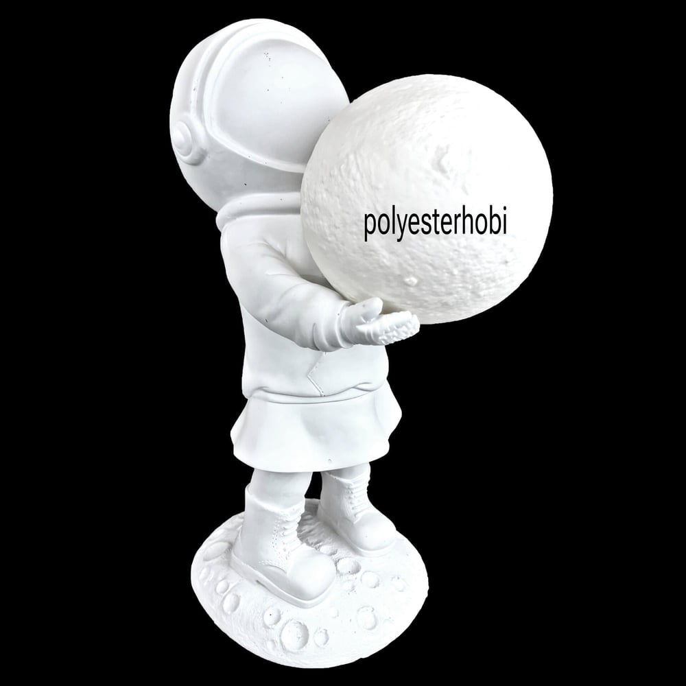 OB 2036 - Astronot Kız Işıklı Ham Polyester Obje