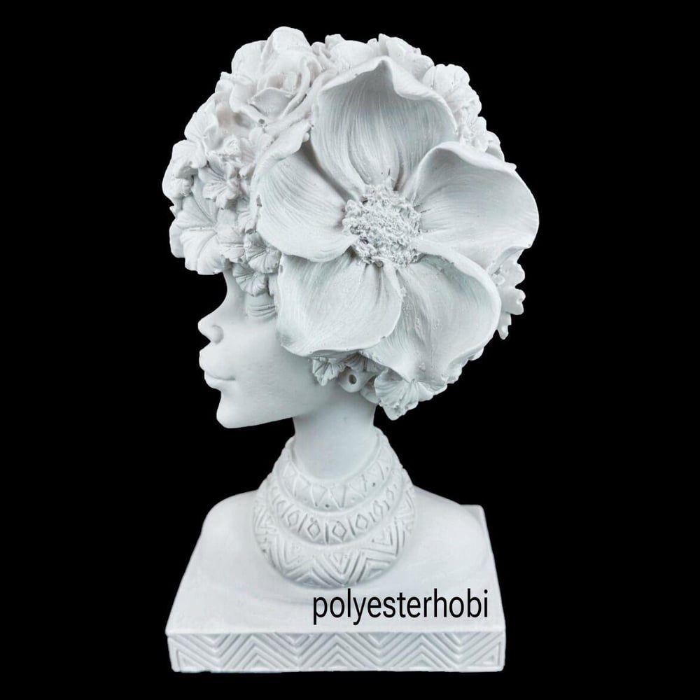 OB 2132 - Çiçek Başlı Kadın Büst Ham Polyester Obje
