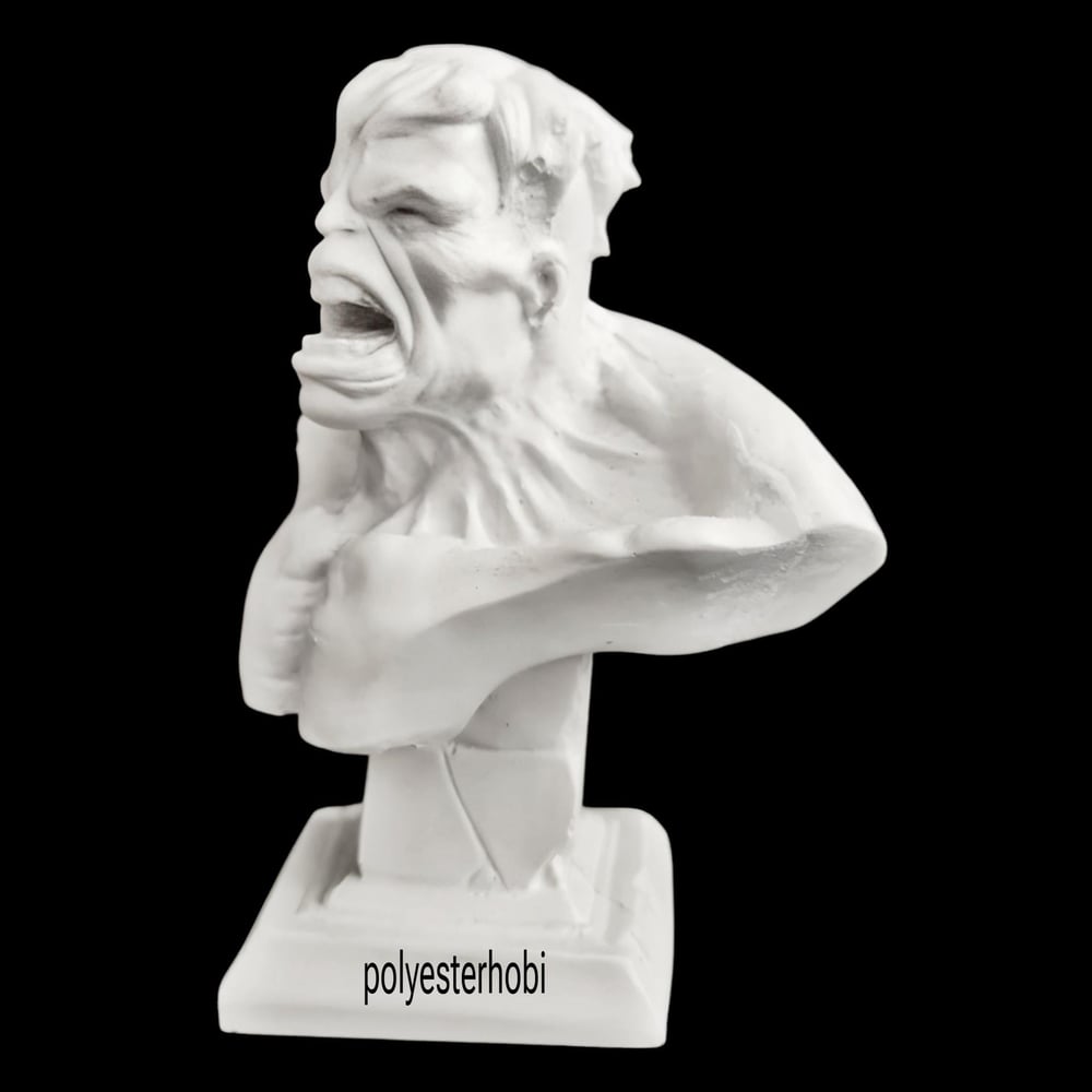 OB 2370 - Hulk Büst Ham Polyester Obje