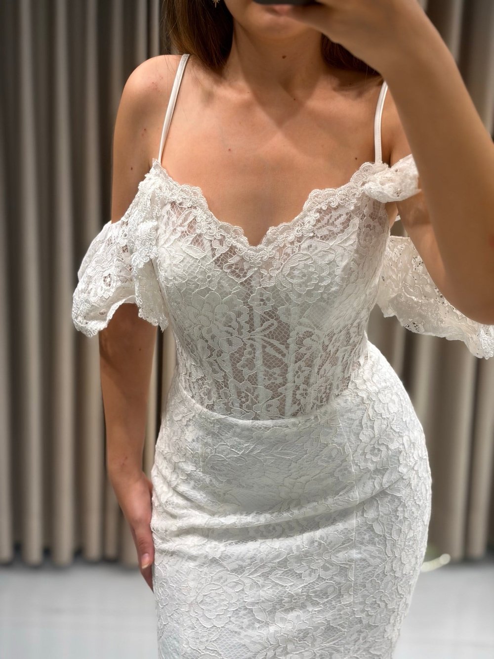 Beyaz İnce Askılı Güpür Model Balık Abiye Elbise | Kaleiçi Yıldızlar