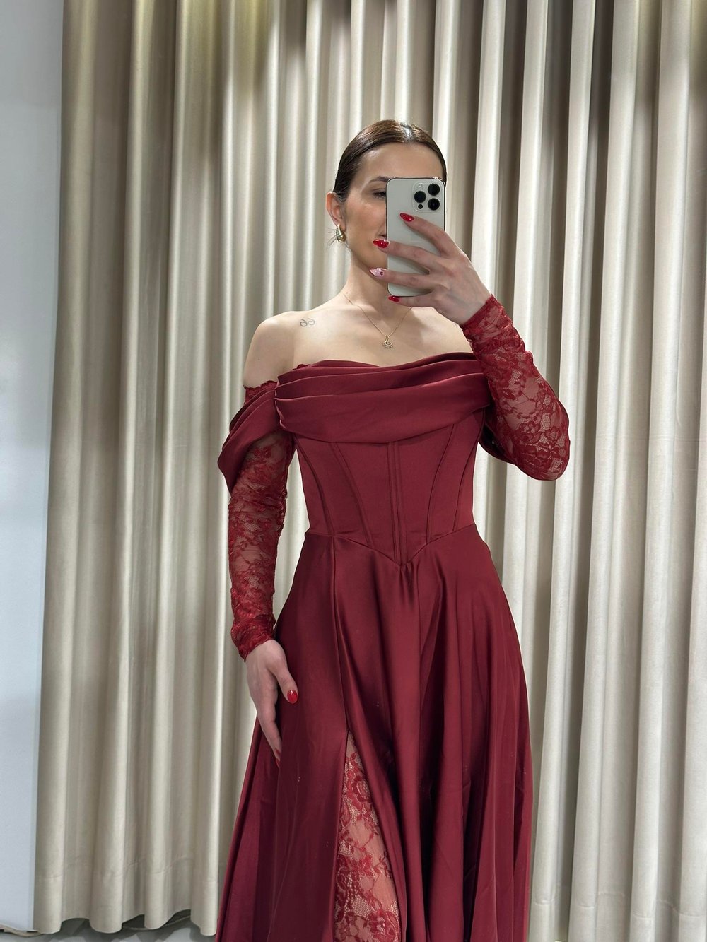 Bordo Kayık Yaka Dantel Kollu Abiye Elbise | Kaleiçi Yıldızlar