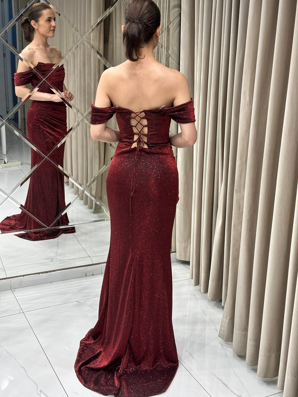 Bordo Simli Kumaş Madonna Kol Abiye Elbise | Kaleiçi Yıldızlar