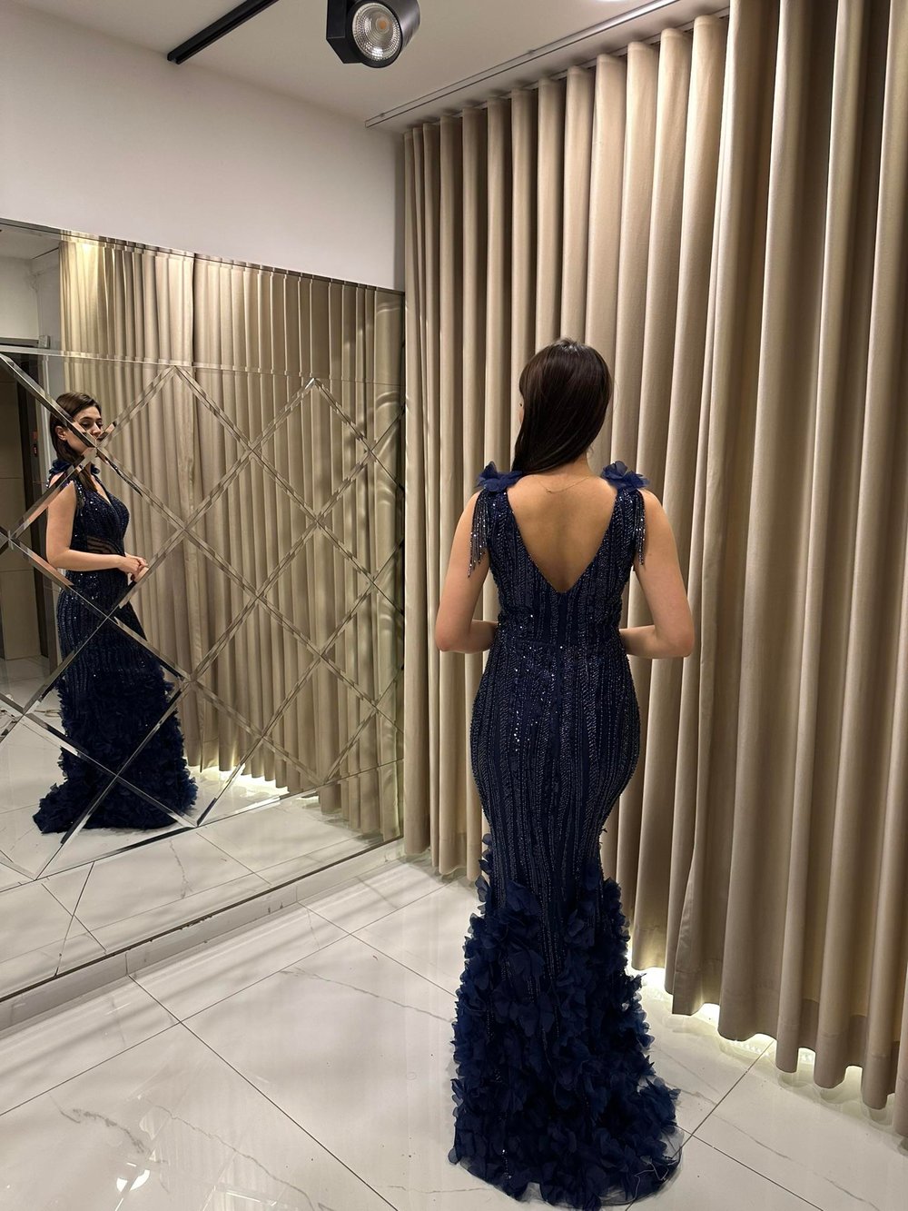 Lacivert Boyutlu V Yaka Balık Model Abiye Elbise | Kaleiçi Yıldızlar