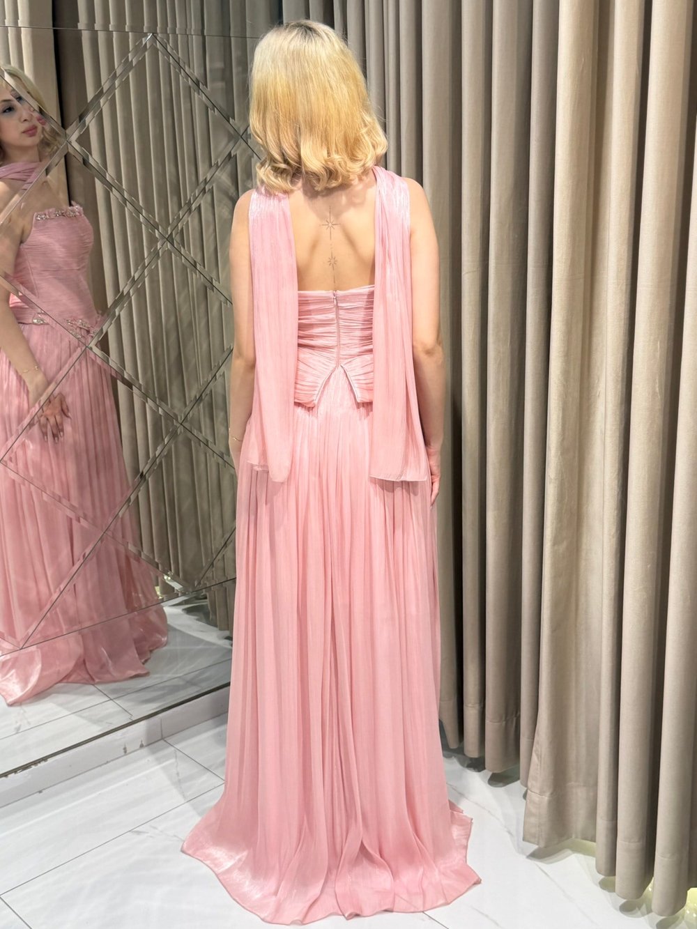 Pembe Parlak Saten Straplez Taş İşleme Abiye Elbise | Kaleiçi Yıldızlar