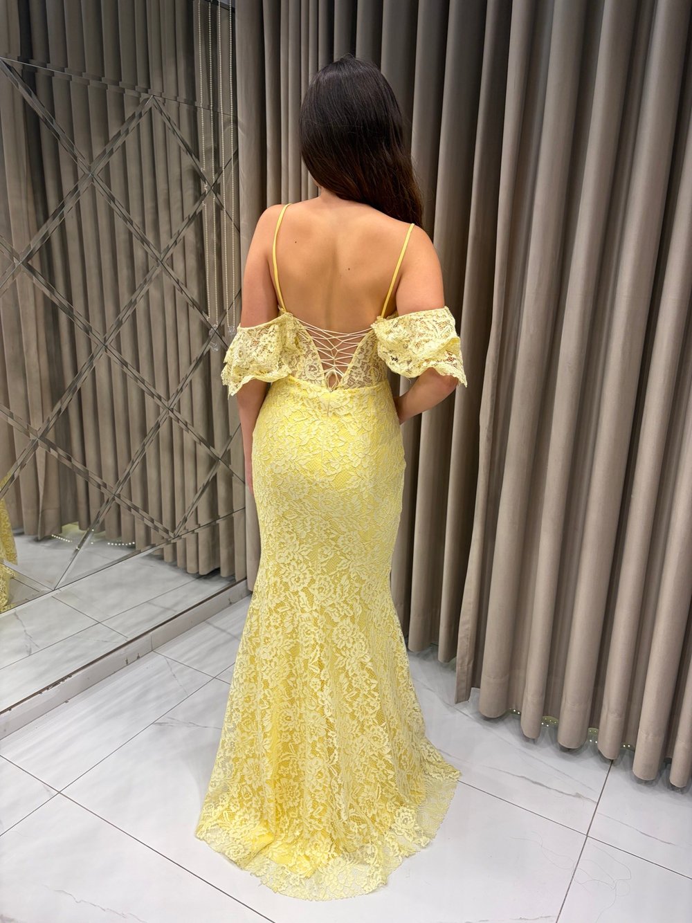 Sarı İnce Askılı Güpür Model Balık Abiye Elbise | Kaleiçi Yıldızlar
