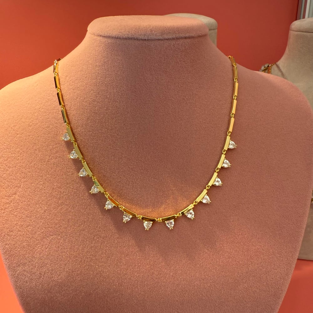 ÜÇGEN SIRALI BEYAZ TAŞLI GOLD KOLYE