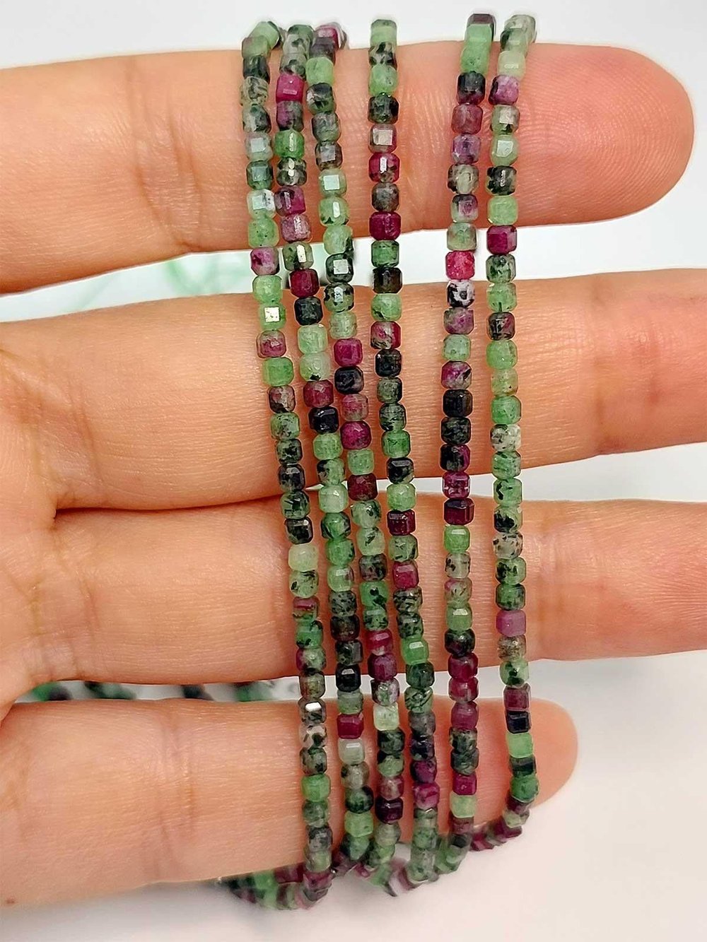 Anyolit (Rubizoit- Rubyzoisit) Taşı Küp Şekilli Dizi 2mm (45306) YARIM Dizi (17cm uzunluğundadır)