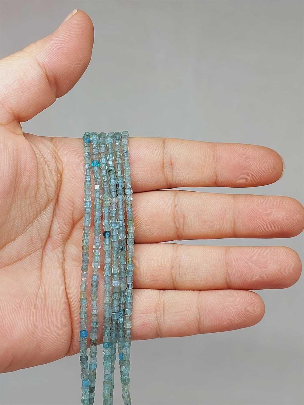 Apatit Taşı Küp Şekilli Dizi 2mm (51162) YARIM Dizi (17cm uzunluğundadır)