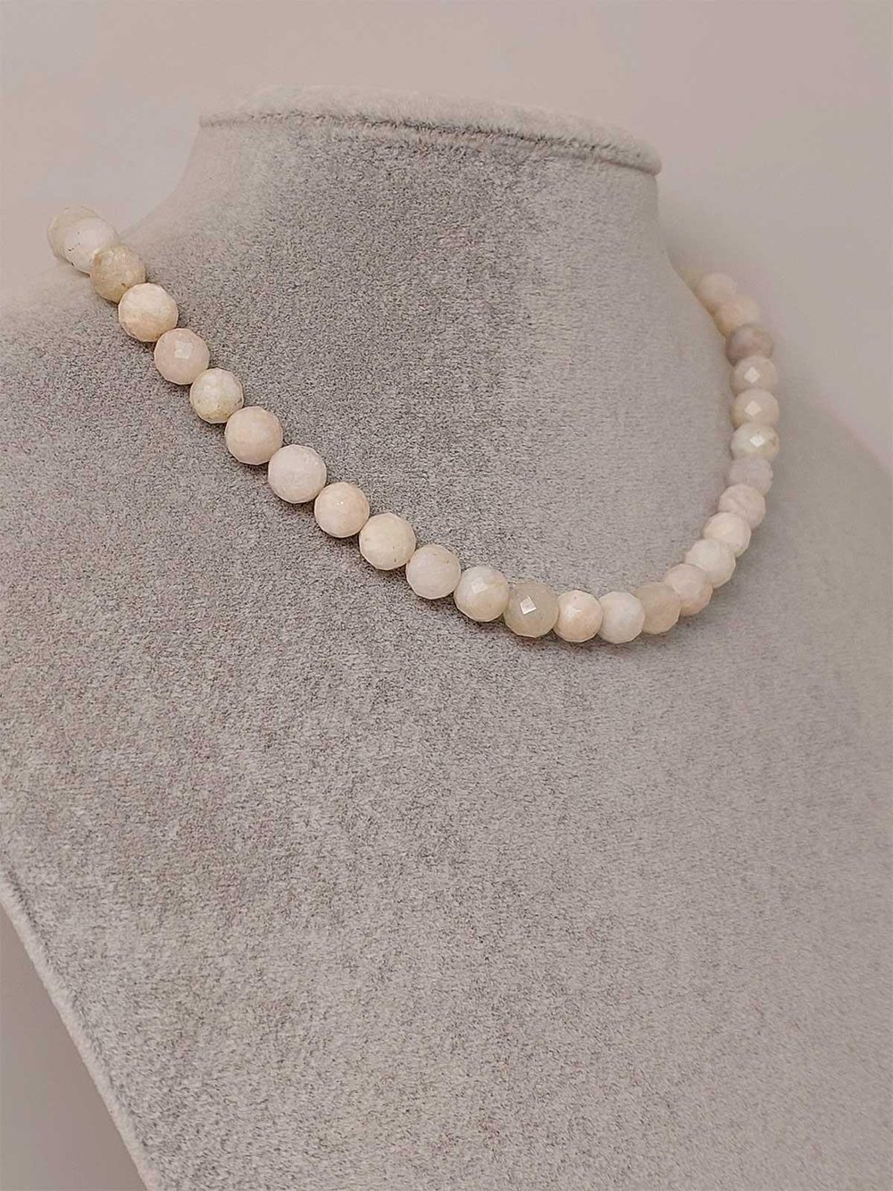 Ay Taşı Faset Kesim Kolye 8mm (Sabit Klipsli)