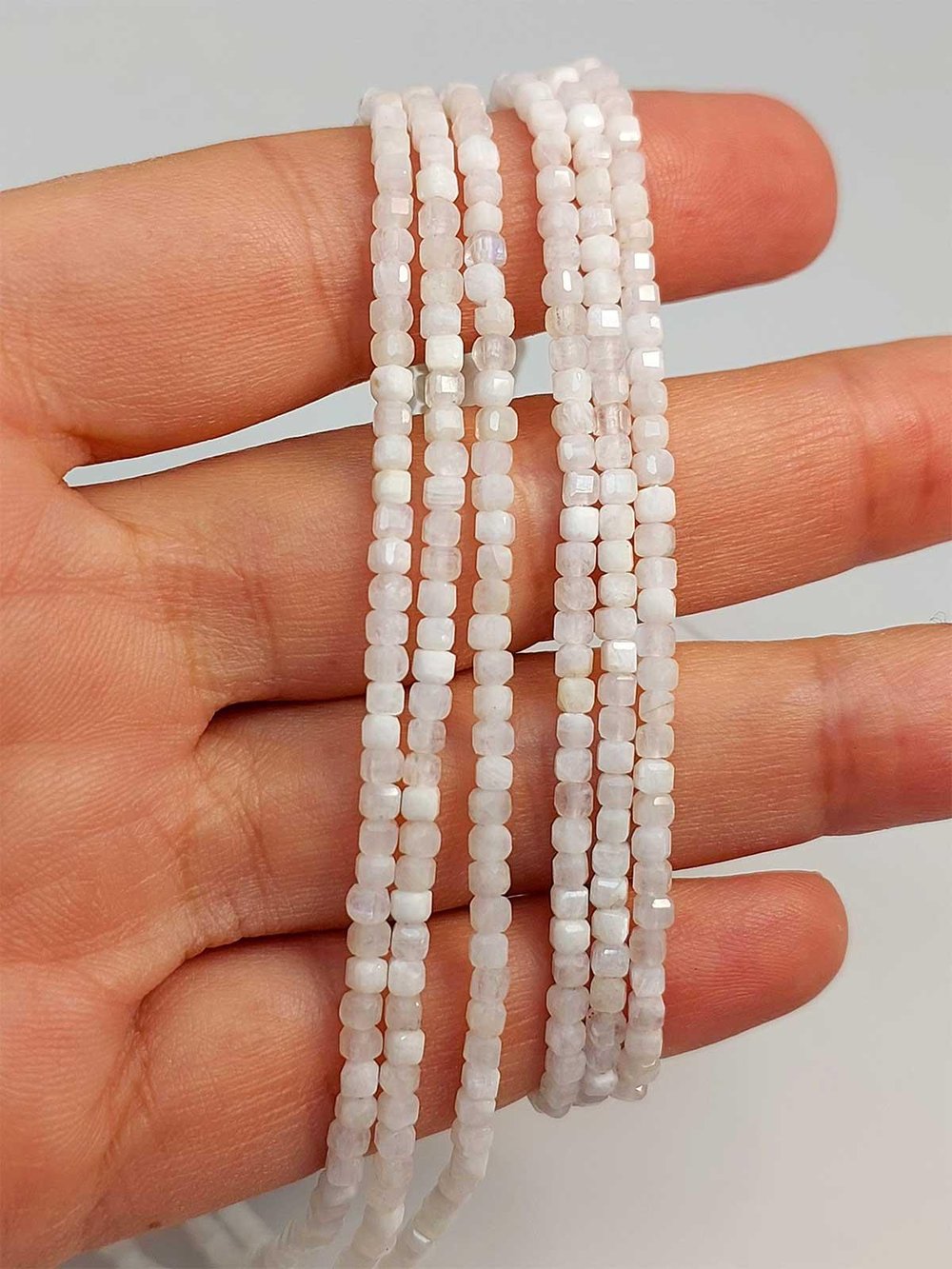Ay Taşı Küp Şekilli Dizi 2.5mm (45302) YARIM Dizi (17cm uzunluğundadır)