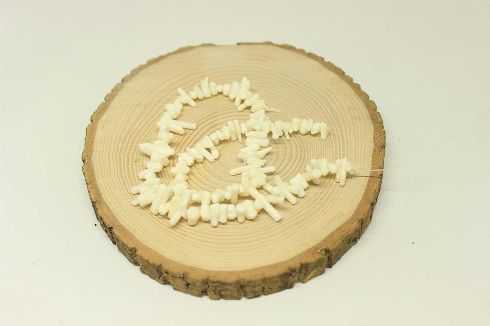 Beyaz Mercan Kırık Doğal Taş Dizisi (37cm)