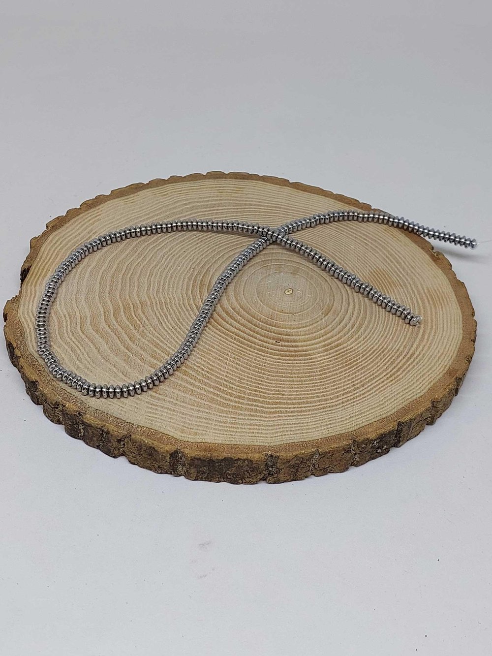 Çeyrek Dizi (9cm uzunluğundadır!) Hematit Taşı Çeyrek Dizi 4*1.5mm (36825)