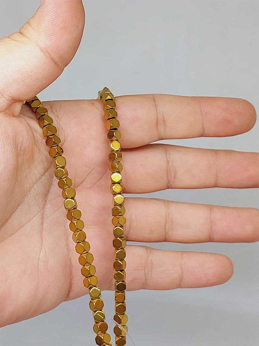 Çeyrek Dizi (9cm uzunluğundadır!) Hematit Taşı Şekilli 3.5*3.5mm Çeyrek Dizi (52322)